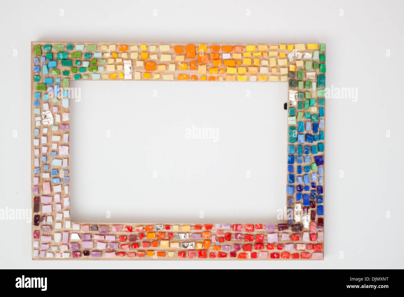 Fait main oа cadre photo "Smalti aux tons mosaïques italiennes' mosaïque de verre, blanc isolé backgrond, close-up Banque D'Images
