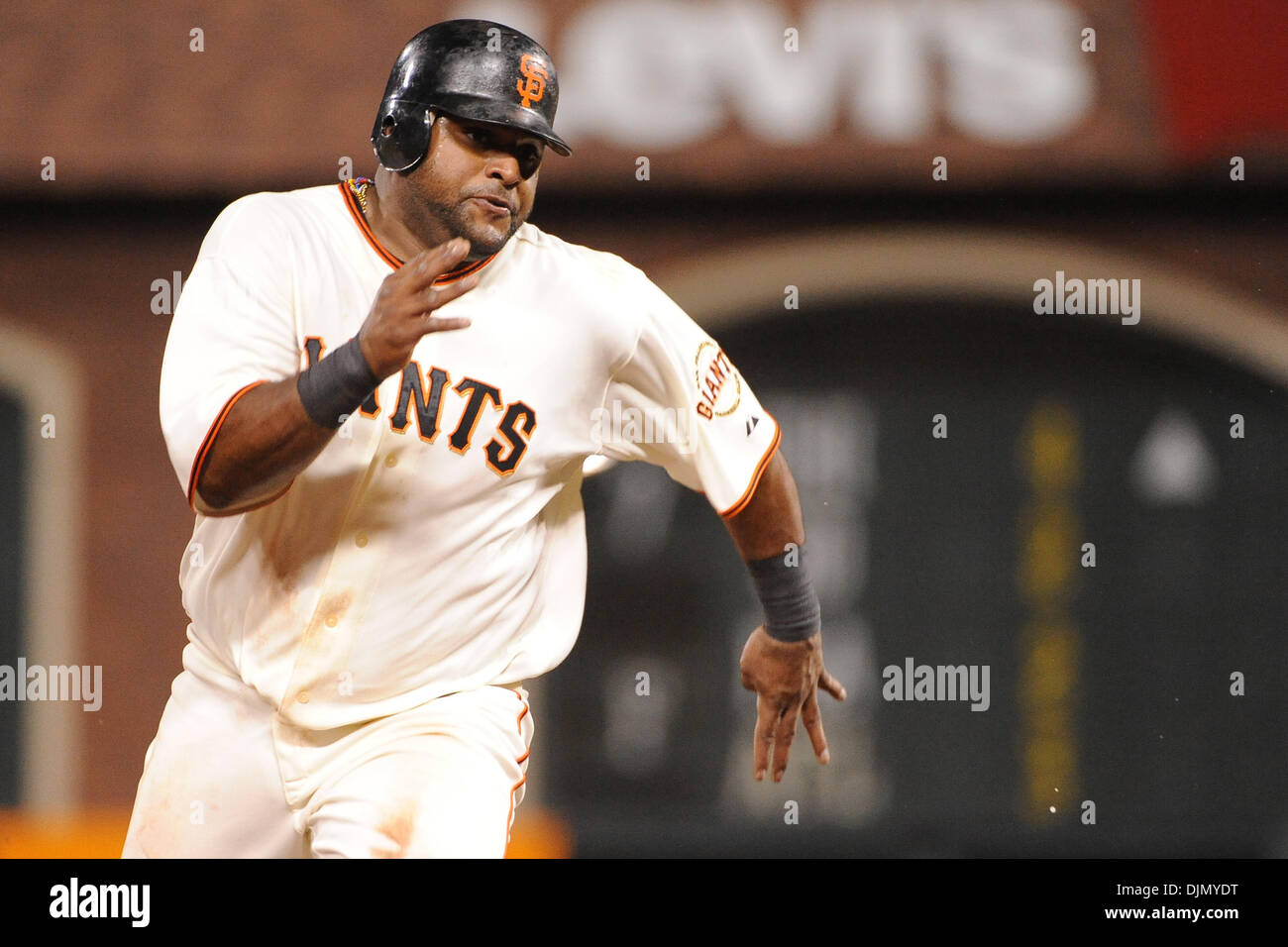 28 septembre 2010 - San Francisco, Californie, États-Unis d'Amérique - San Francisco Giants de troisième but Pablo Sandoval (48) tours de marquer le troisième rendez-vous de l'avant terme. Les Giants de San Francisco a vaincu les Diamondbacks de l'Arizona 4-2. (Crédit Image : © Charles Herskowitz/ZUMApress.com) Southcreek/mondial Banque D'Images