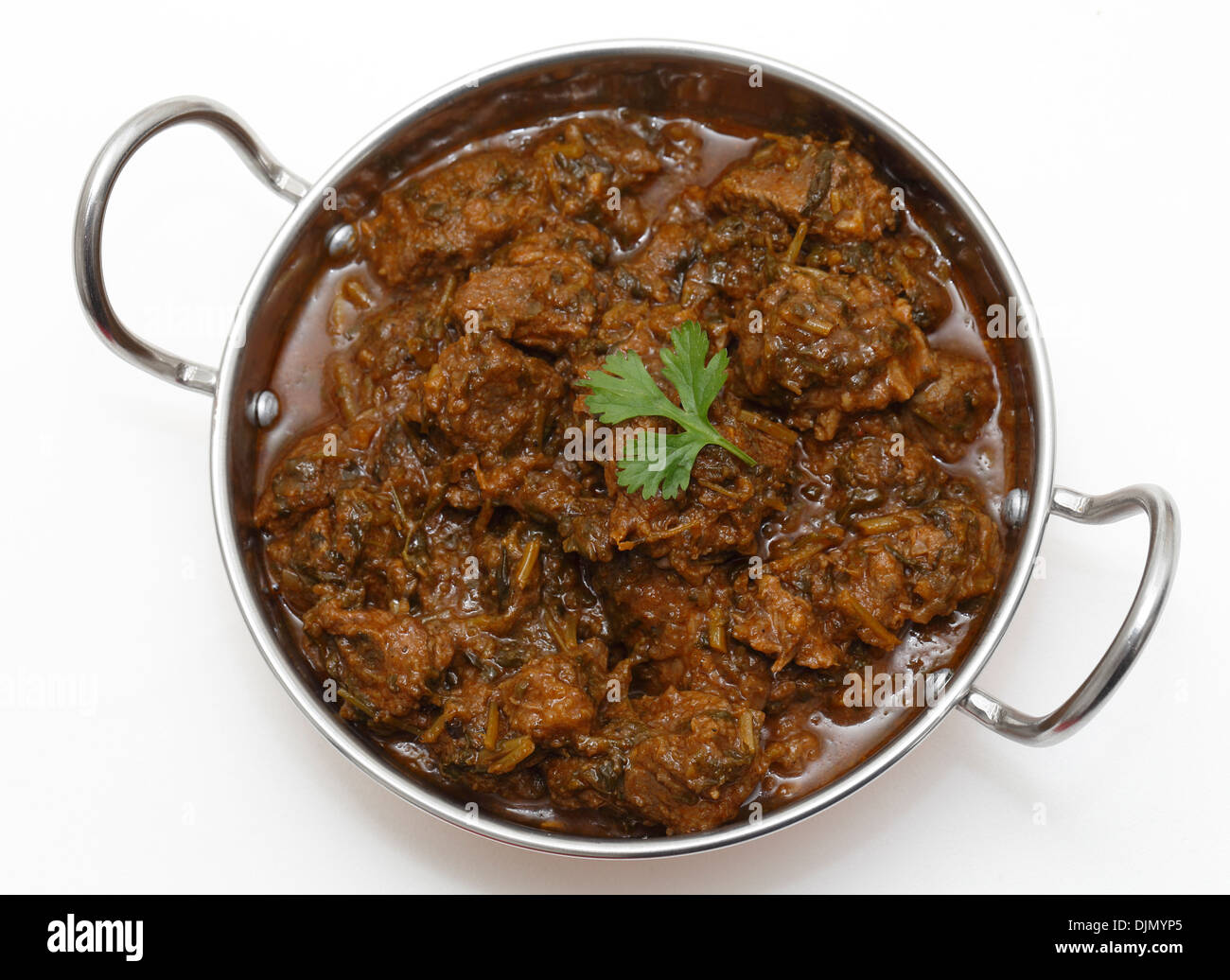 Un bol de service de kadai le methi gosht curry d'agneau, ou avec des feuilles de fenugrec Banque D'Images