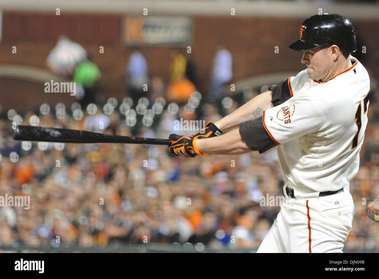 Le 29 septembre, 2010 - San Francisco, Californie, États-Unis d'Amérique - San Francisco Giants de premier but Aubrey Huff (17) obtient un seul. Les Giants de San Francisco a vaincu les Diamondbacks de l'Arizona 3-1. (Crédit Image : © Charles Herskowitz/ZUMApress.com) Southcreek/mondial Banque D'Images