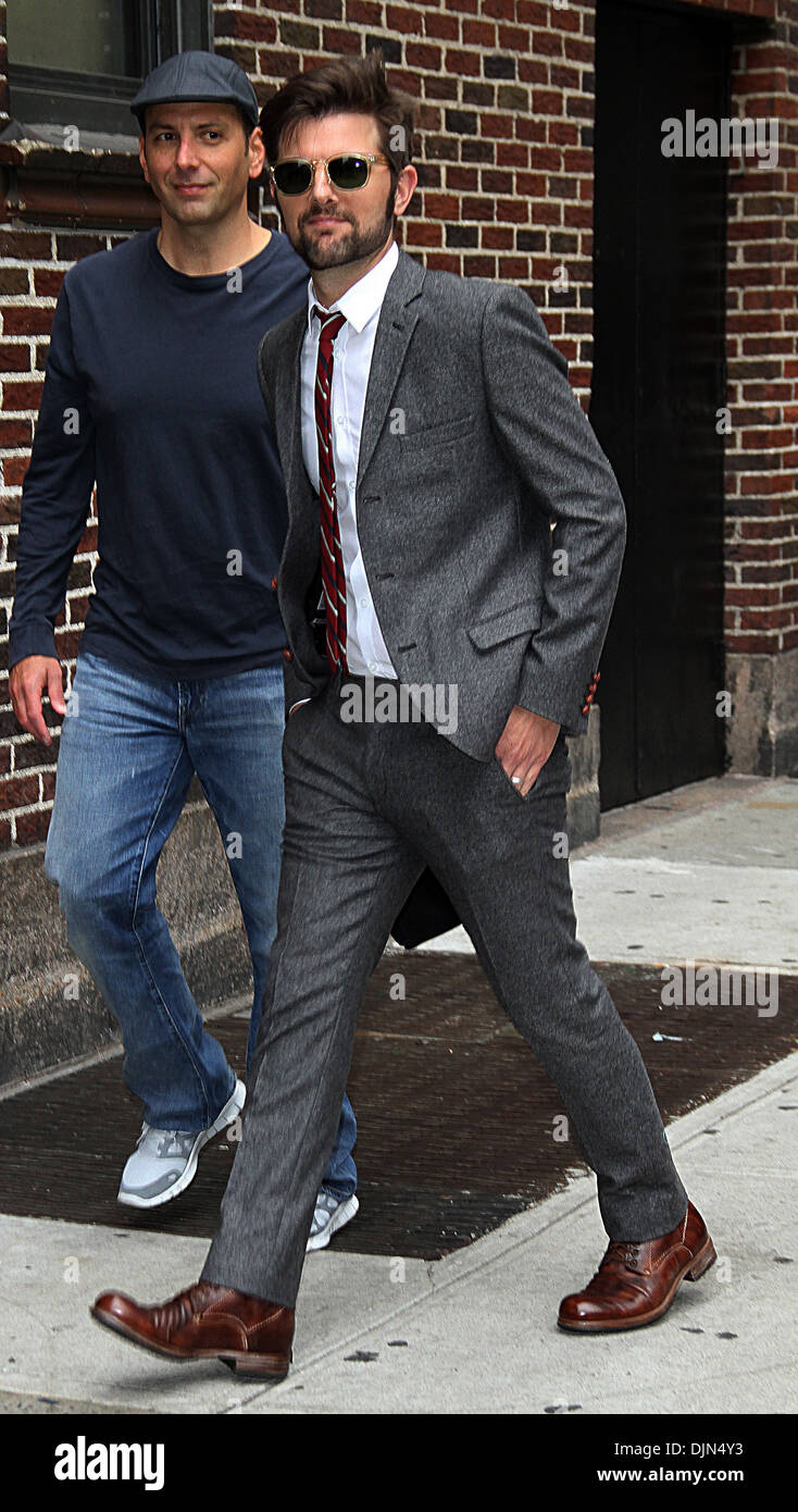 Adam Scott arrive au Ed Sullivan Theater pour 'le Late Show with David Letterman' Avec : Adam Scott Où : New York City Banque D'Images