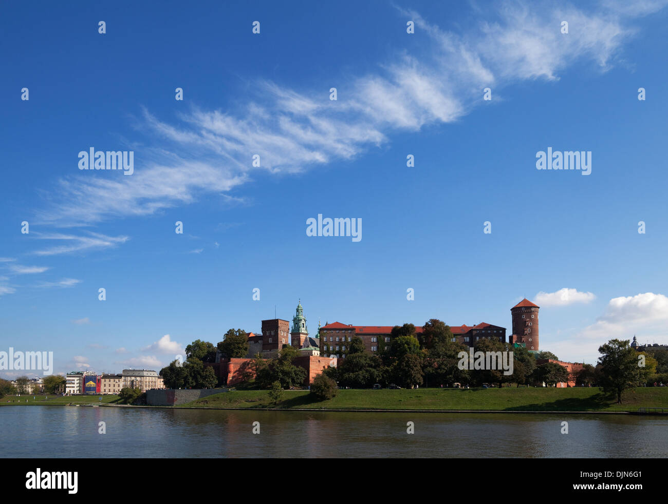 La rivière Wisla passant au 11ème siècle, le Château Royal de Wawel, Cracovie, Pologne Banque D'Images