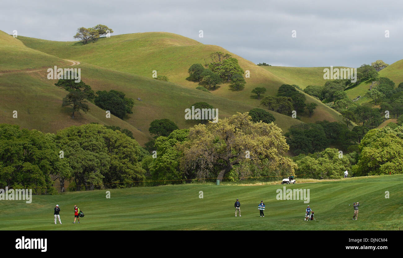 Les golfeurs ont atteint leur tir d'approche sur le 13e trou lors du circuit Nationwide Livermore Valley Wine Country Championship à vignobles Wente le Dimanche, Avril 6, 2008 à Livermore, Californie (Jose Carlos Fajardo/Contra Costa Times/ZUMA Press). Banque D'Images