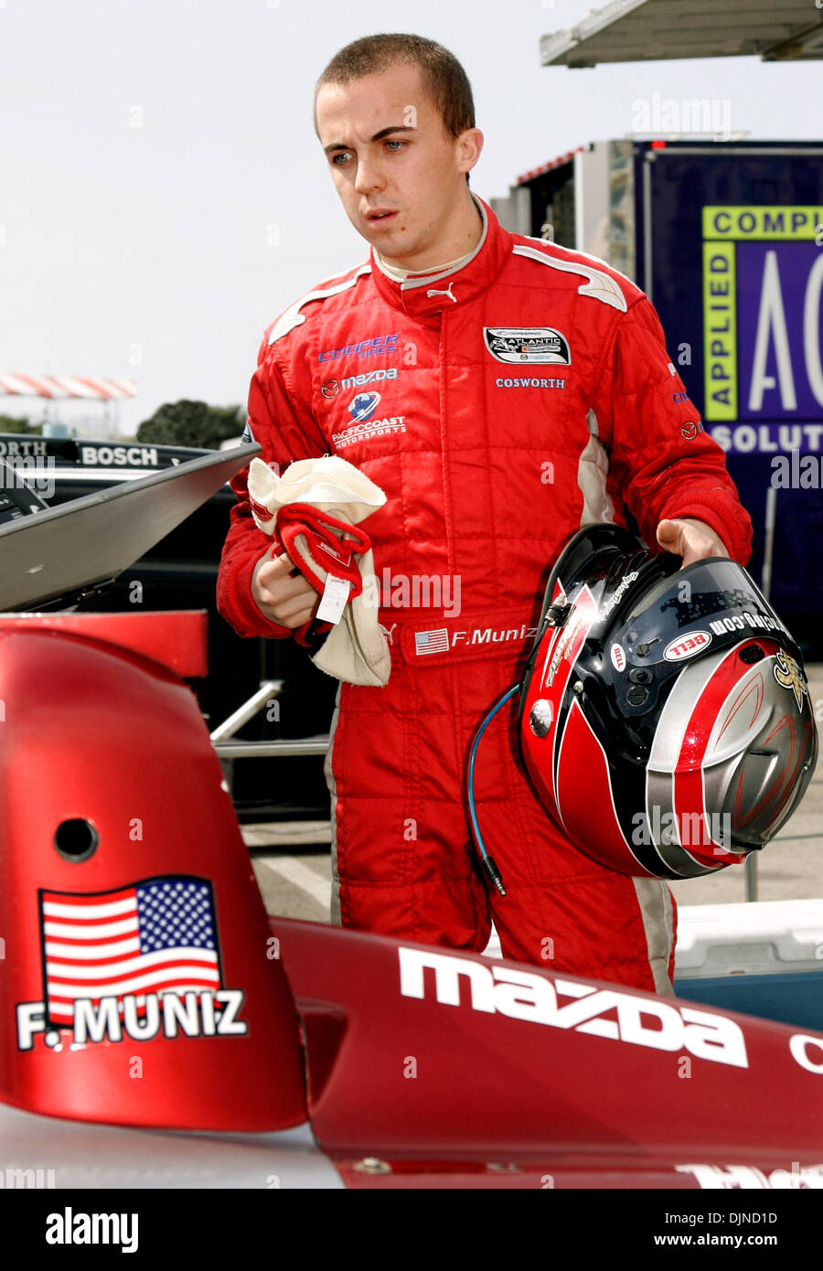 Apr 10 2008 - Long Beach, CA, USA- Ancien 'Malcolm au milieu' tv star devient professionnel conducteur de voiture de course Frankie Muniz est un pilote dans la Série Champ Car Atlantic. Crédit obligatoire : Photo par Jonathan Alcorn/ZUMA Press. (©) Copyright 2008 by Jonathan Alcorn Banque D'Images