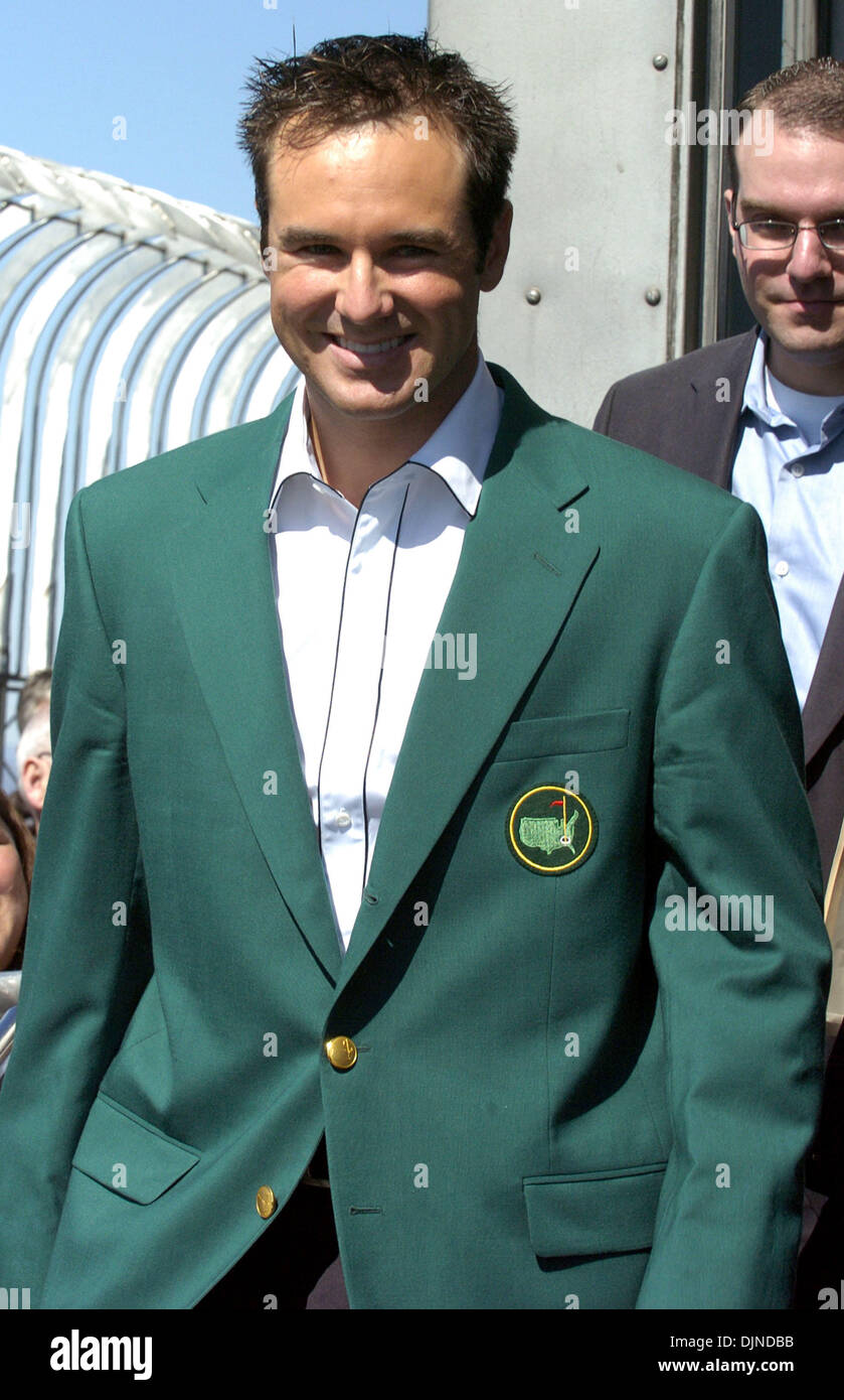 Apr 15, 2008 - Manhattan, NY, USA - Golf : 2008 Masters Champion, le sud-africain TREVOR IMMELMAN tours l'Empire State Building et l'observatoire du 86e étage 102ème étage Lookout. (Crédit Image : Banque D'Images