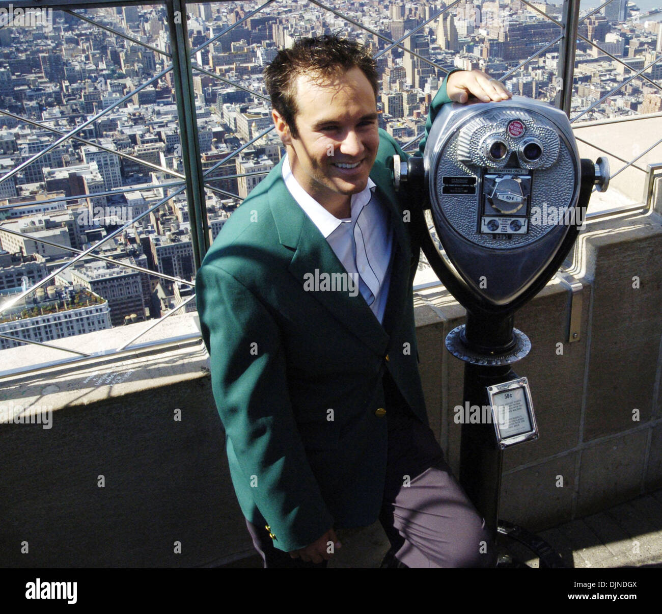 Apr 15, 2008 - Manhattan, NY, USA - Golf : 2008 Masters Champion, le sud-africain TREVOR IMMELMAN tours l'Empire State Building et l'observatoire du 86e étage 102ème étage Lookout. (Crédit Image : © Bryan Smith/ZUMA Press) RESTRICTIONS : New York City Papers de l'homme ! Banque D'Images