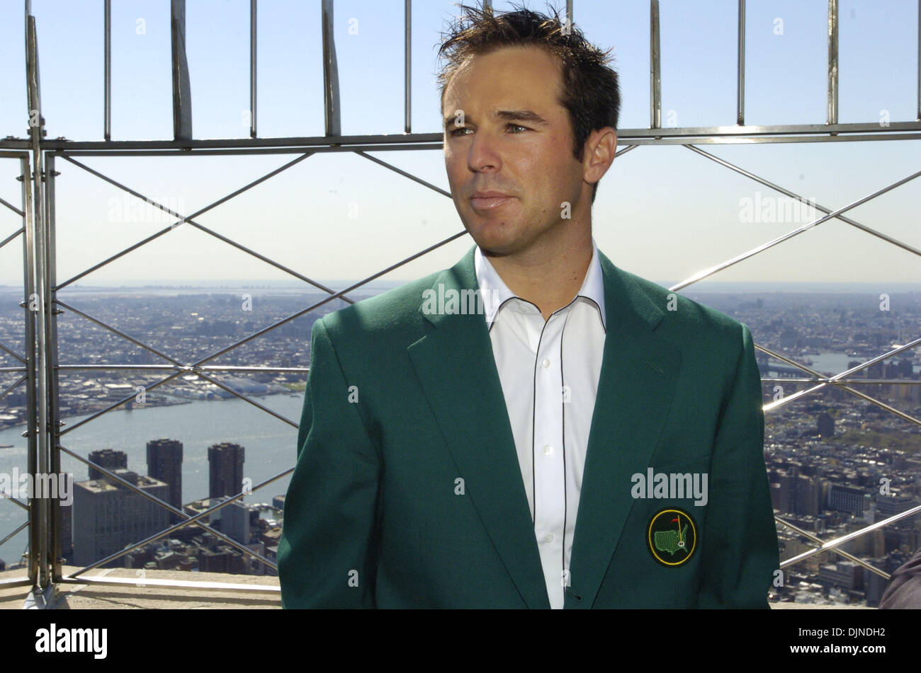 Apr 15, 2008 - Manhattan, NY, USA - Golf : 2008 Masters Champion, le sud-africain TREVOR IMMELMAN tours l'Empire State Building et l'observatoire du 86e étage 102ème étage Lookout. (Crédit Image : © Bryan Smith/ZUMA Press) RESTRICTIONS : New York City Papers de l'homme ! Banque D'Images