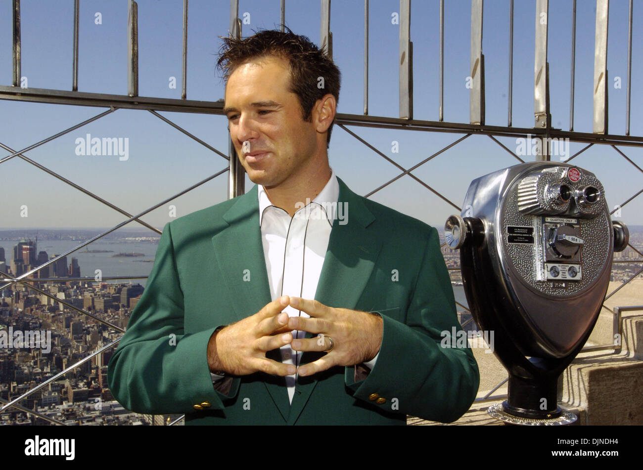 Apr 15, 2008 - Manhattan, NY, USA - Golf : 2008 Masters Champion, le sud-africain TREVOR IMMELMAN tours l'Empire State Building et l'observatoire du 86e étage 102ème étage Lookout. (Crédit Image : © Bryan Smith/ZUMA Press) RESTRICTIONS : New York City Papers de l'homme ! Banque D'Images