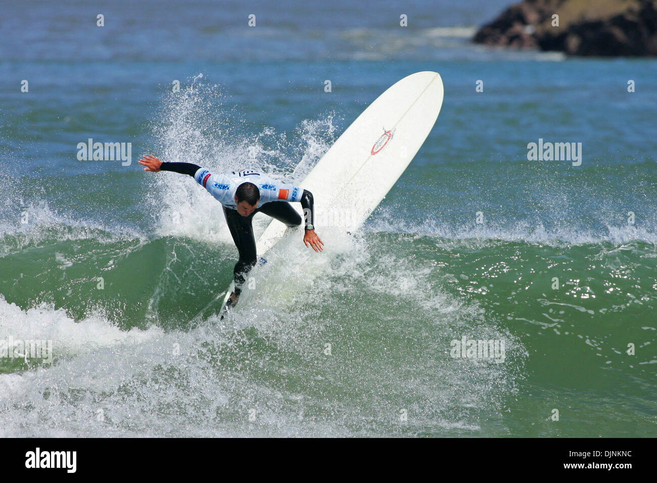 06 mai 2008 - Les Cavaliers , Anglet, France - JOSH CONSTABLE (AUS), 27, ASP World Longboard Champion en 2006, a créé la colère de la journée lorsqu'il a devancé le Champion du Monde ASP en titre Phil Rajzman (BRA) en chaleur 8 de la ronde 1. Le gendarme, qui a affiché une vague de chaleur combiné note de 14,75 points (sur 20 possibles), a apporté un solide répertoire de manœuvres radicales et équitation nez coupé Banque D'Images