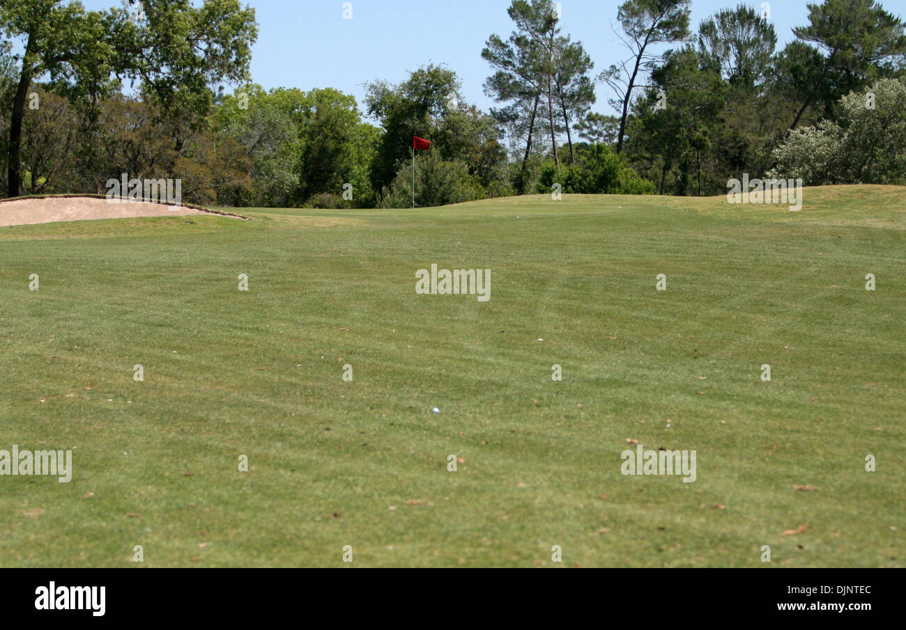 HT   304362 repo chêne 3 de 4.MIKE CAMUNAS | fois.(04/08/2009 Spring Hill -- La vue depuis la fin de l'allée, jusqu'à la vert, au Trou n°13 à Oak Hills Golf Club. (Crédit Image : © St. Petersburg Times/ZUMA Press) Banque D'Images