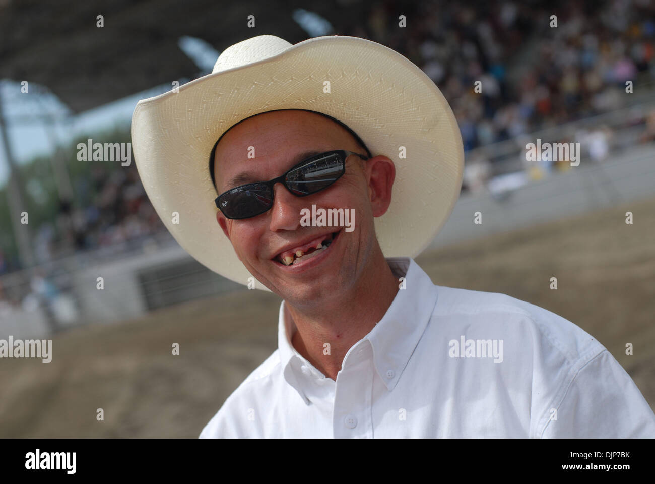 18 mai 2008 - Cloverdale, en Colombie-Britannique, Canada - Cowboy à Cloverdale annuel événement Rodéo Professionnel. Le rodéo a été tenue pour la première fois en 1945 et s'est avéré si populaire qu'il a été repris par l'Association agricole de la vallée du bas Fraser en 1947. En 1962, le salon a été repris par le Fraser Valley Exhibition Society, et en 1994, la foire et le rodéo a été renommé la tige de Cloverdale Banque D'Images