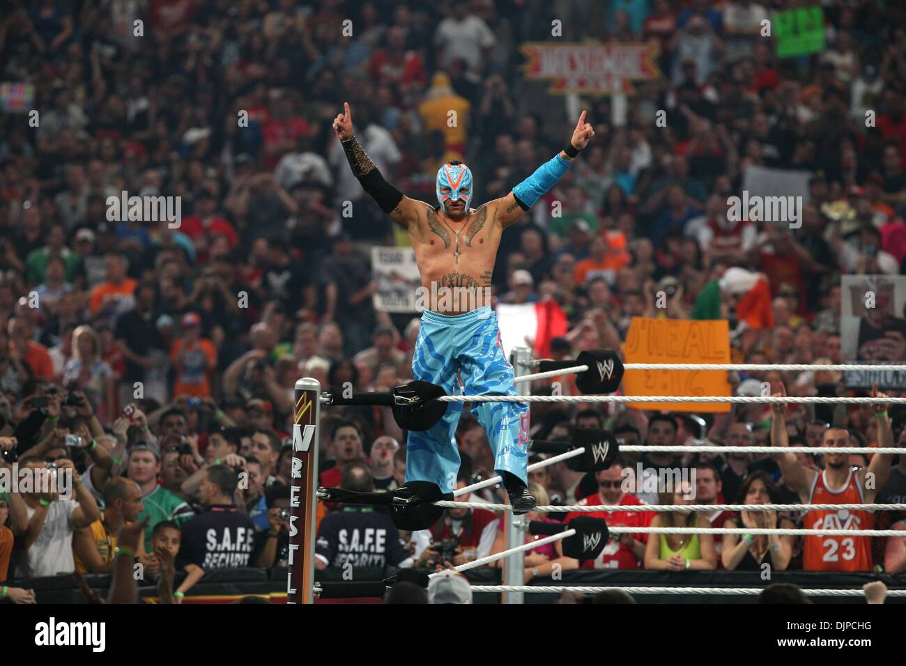 Mar 28, 2010 - Phoenix, Arizona, USA - Rey Mysterio lors de WWE Wrestlemania 26. (Crédit Image : Â© Matt Roberts/ZUMA Press) Banque D'Images