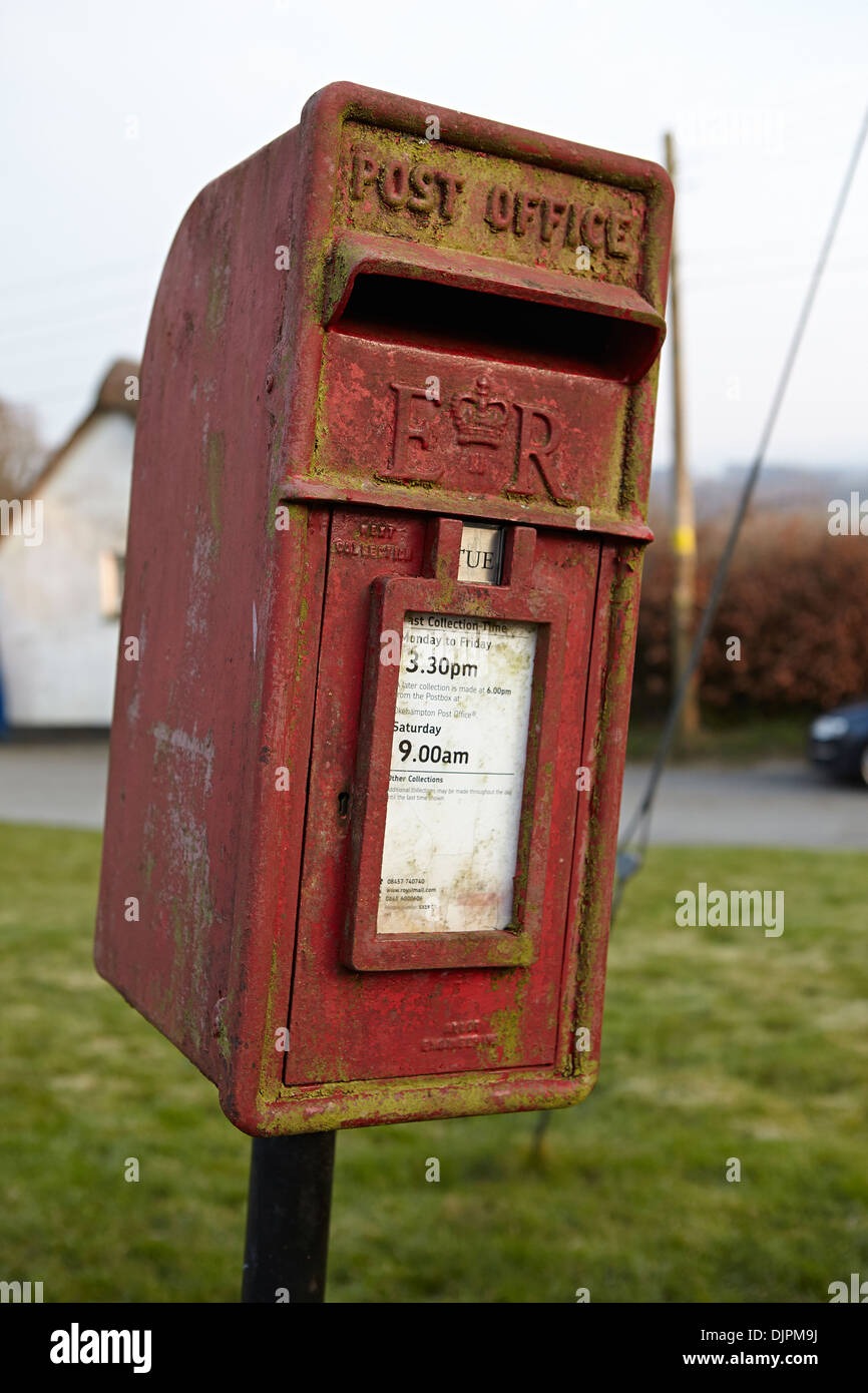 Old fashioned British red postbox Banque D'Images