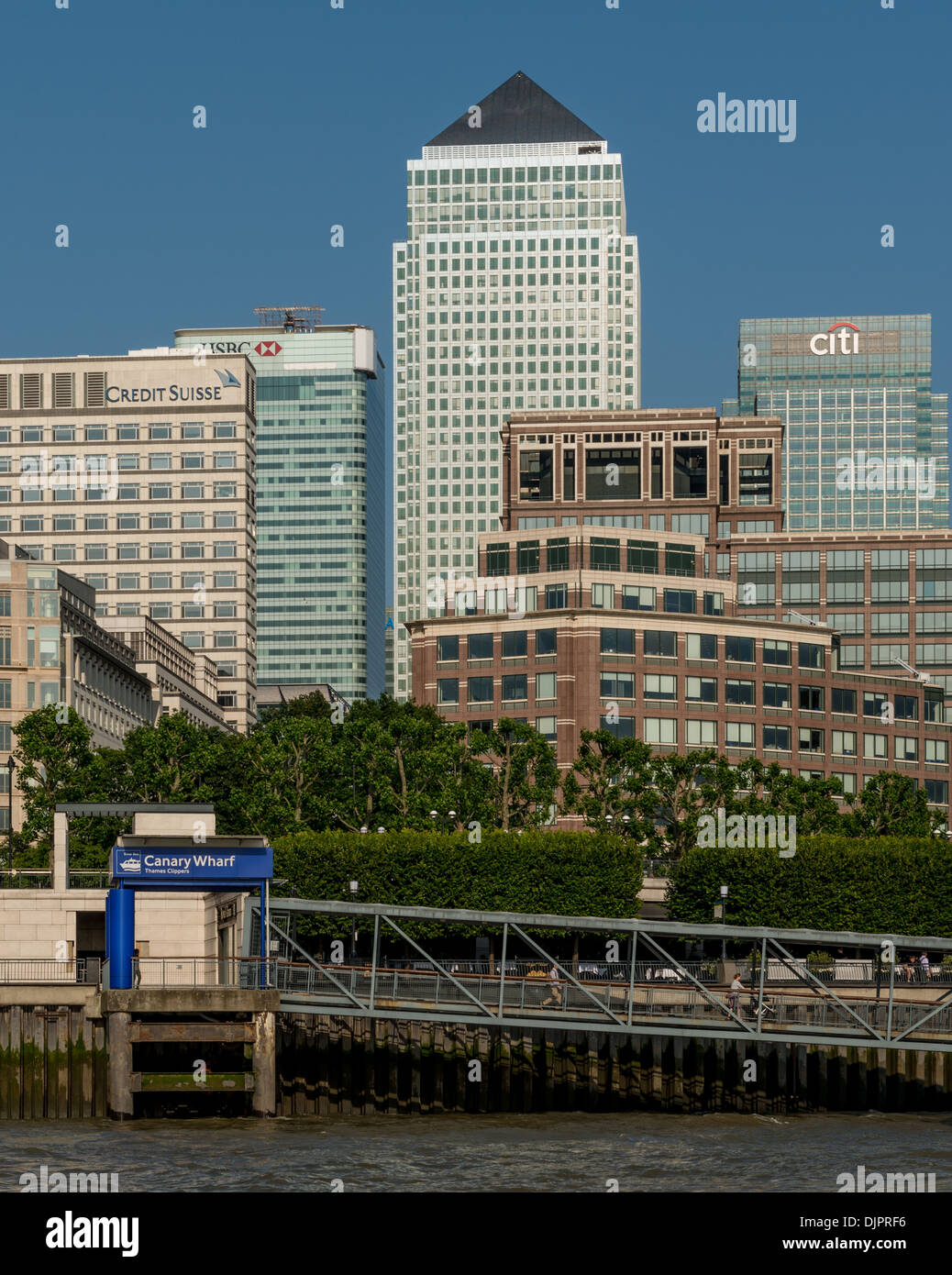 Vue sur Canary Wharf et Isle of Dogs à partir de la Tamise Banque D'Images