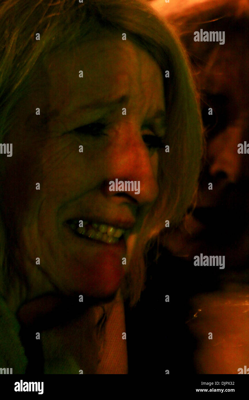 Glasgow UK. 29 nov., 2013. Hélicoptère de police écrase dans Clutha Vaults Pub dans le centre-ville de Glasgow. Témoin oculaire de quitter les lieux. Credit : ALAN OLIVER/Alamy Live News Banque D'Images