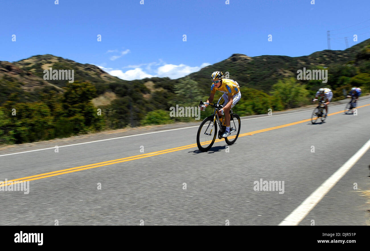 23 mai 2010 - Thousand Oaks, Californie, USA - MICHAEL ROGERS, de l'Australie, école pour HTC-Columbia descend Decker Canyon Road sur son chemin pour gagner la classification d'2010 Amgen Tour de Californie. La huitième et dernière étape a été dans la ville de Thousand Oaks, Westlake Village et dans d'Agoura Ventura et comtés de Los Angeles en Californie. (Crédit Image : © KC Al Banque D'Images