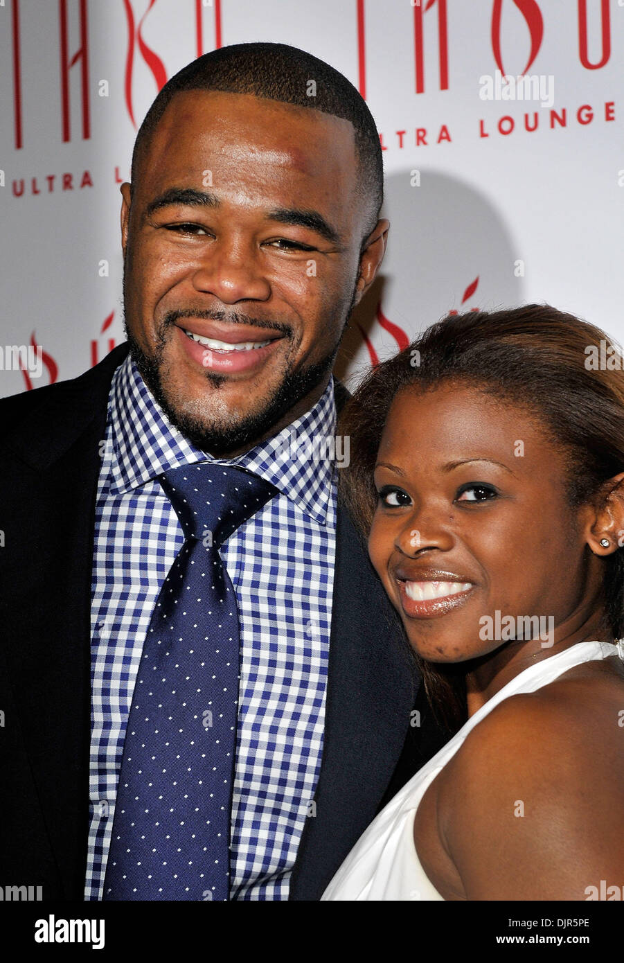Le 29 mai 2010 - Las Vegas, Nevada, USA - fighter UFC RASHAD EVANS (L) avec son épouse, LATOYA EVANS, arriver à l'UFC 114 post après party au Tabu Lounge Ultra au MGM Grand Hotel/Casino, 29 mai 2010 à Las Vegas, Nevada. (Crédit Image : © David Becker/ZUMApress.com) Banque D'Images