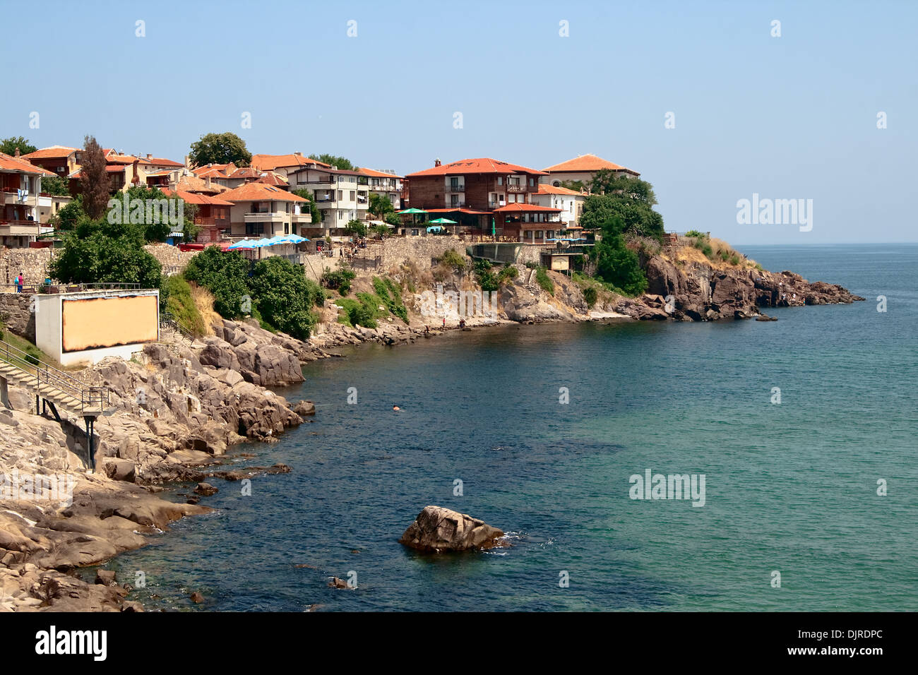 Quai Maritime, maisons aux toits de la ville. Sozopl La Bulgarie. Banque D'Images