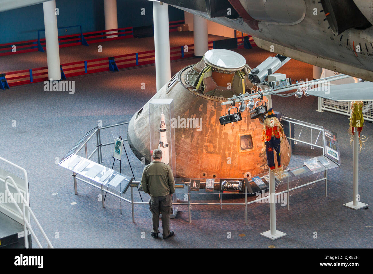 Exposition du module de commande Apollo 12 au Virginia Air and Space Center de Hampton Roads, Virginie. Banque D'Images Exposition du module de commande Apollo 12 au Virginia Air and Space Center de Hampton Roads, Virginie. Banque D'Images
