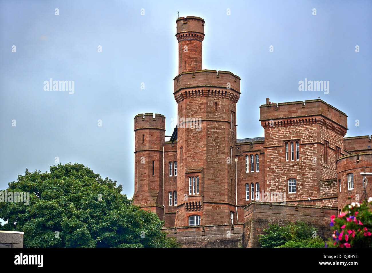 Le Château d'Inverness en Écosse se trouve sur une falaise surplombant la rivière Ness, à Inverness, Écosse Banque D'Images