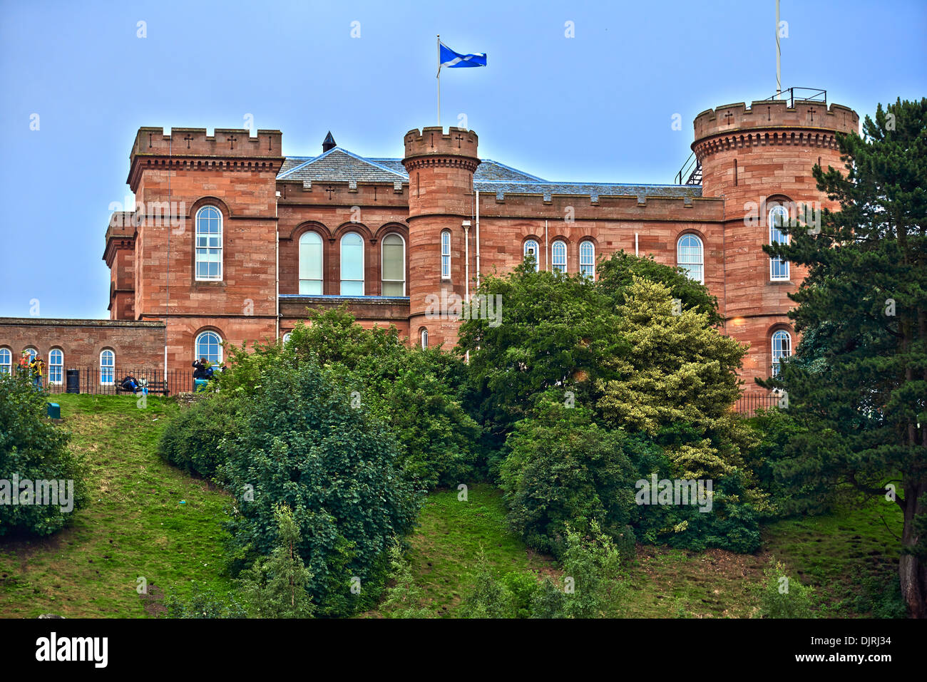 Le Château d'Inverness en Écosse se trouve sur une falaise surplombant la rivière Ness, à Inverness, Écosse Banque D'Images