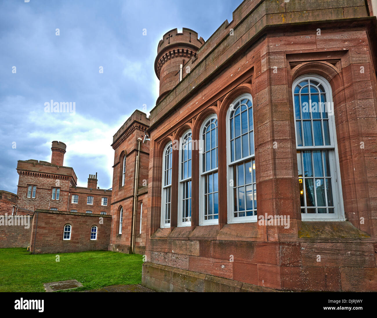 Le Château d'Inverness en Écosse se trouve sur une falaise surplombant la rivière Ness, à Inverness, Écosse Banque D'Images