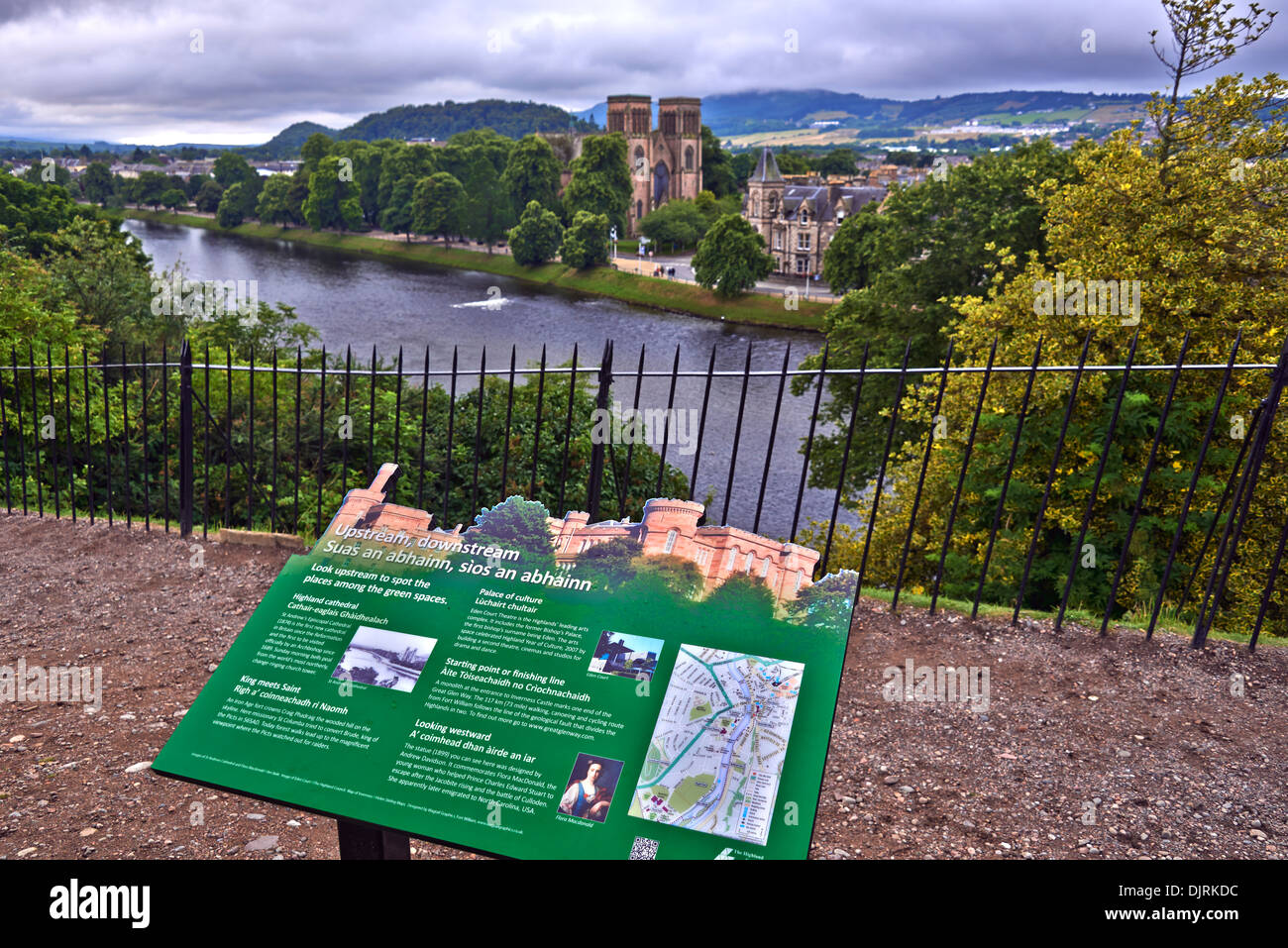 Le Château d'Inverness en Écosse se trouve sur une falaise surplombant la rivière Ness, à Inverness, Écosse Banque D'Images