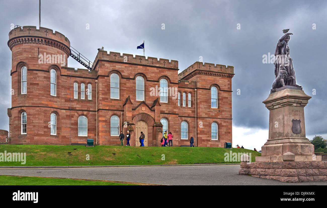 Le Château d'Inverness en Écosse se trouve sur une falaise surplombant la rivière Ness, à Inverness, Écosse Banque D'Images