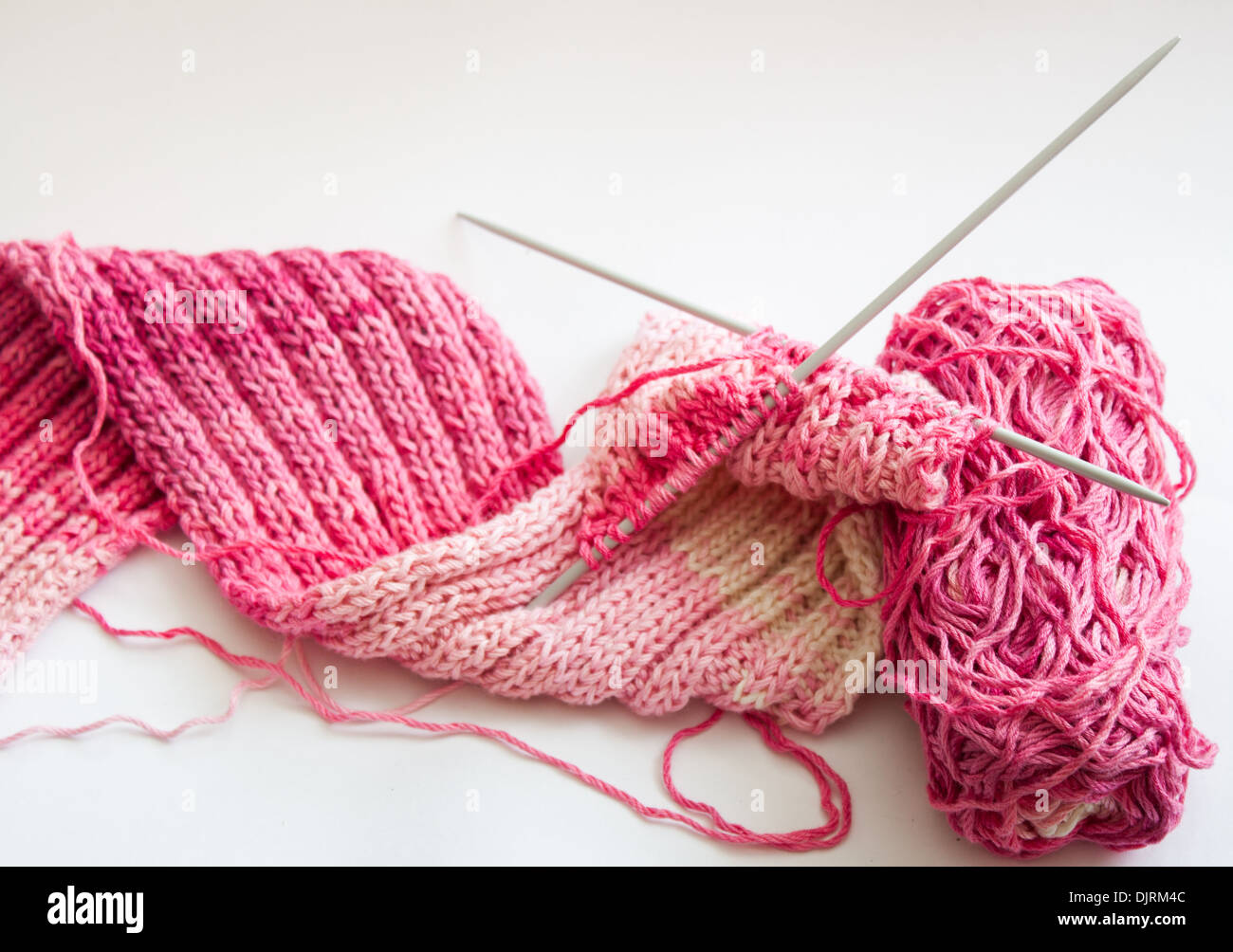 Écharpe tissée avec 'aiguilles à tricoter", [fils] bambou rose 'fils', close-up Banque D'Images