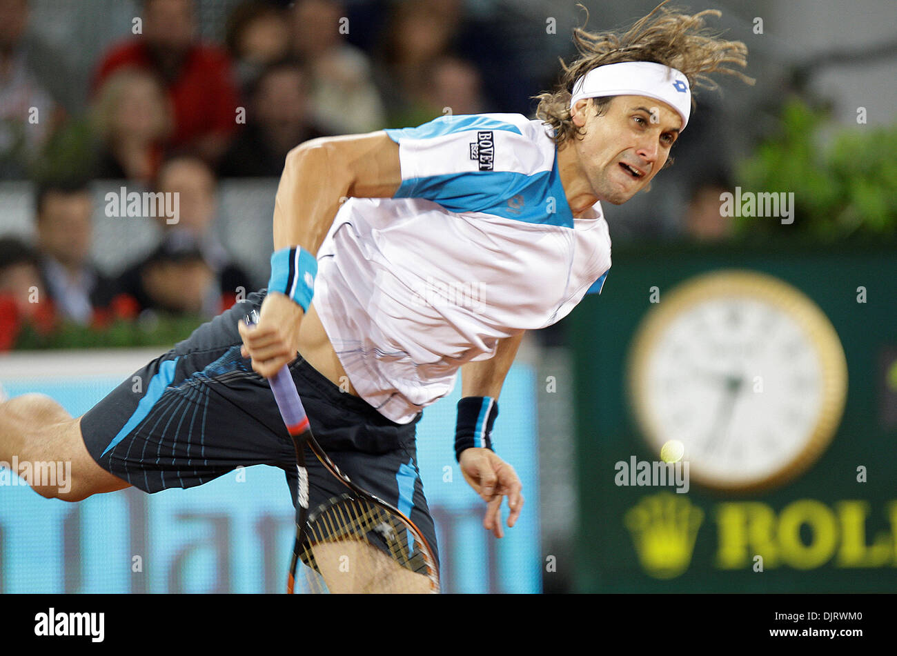 15 mai 2010 - Madrid, Espagne - MADRID, ESPAGNE, 15 mai 2010 : David Ferrer (ESP) en action contre Roger Federer (SUI) au cours de la S-finales hommes- de Mutua Madrilena Madrid Open Tennis Tournament à la Caja Magica, Madrid, Espagne. (Crédit Image : © Michael Cullen/ZUMApress.com) Southcreek/mondial Banque D'Images