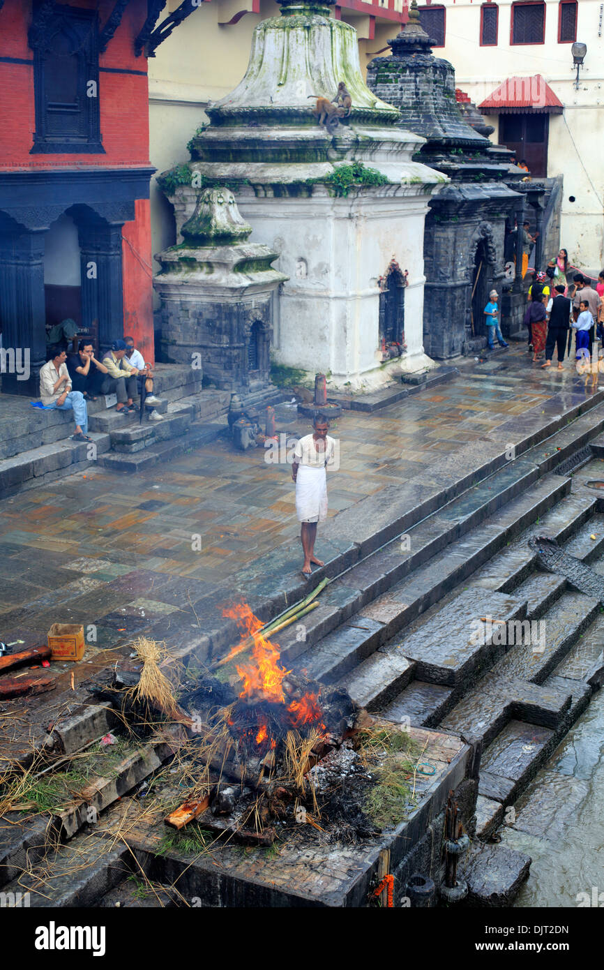 Zone de crémation, Pashupatinath, Katmandou, Népal Banque D'Images