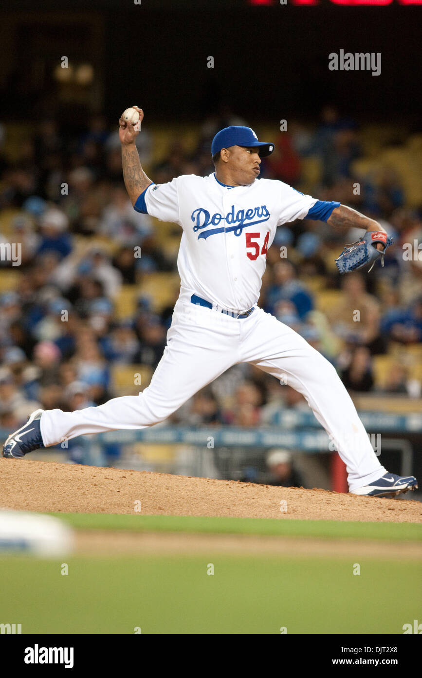 Avril 29, 2010 - Los Angeles, Californie, États-Unis - 30 Avril 2010 : Los Angeles Dodgers relief pitcher Ronald Belisario (54), qui a tardé à se joindre à la liste en raison de problèmes d'obtenir son visa, emplacements en action de jeu. Les Pirates de Pittsburgh a perdu pour les Dodgers de Los Angeles 6-2, au Dodger Stadium à Los Angeles, Californie. Crédit obligatoire . : Andrew Fielding / Southcreek Ima (crédit global Banque D'Images