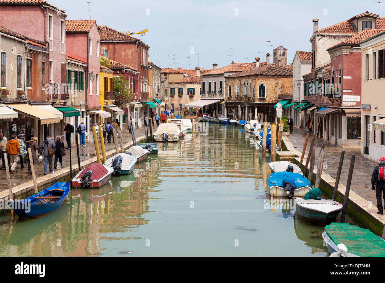 Bâtiments et bateaux amarrés au Rio del Vetrai, Murano, Venise, Italie Banque D'Images