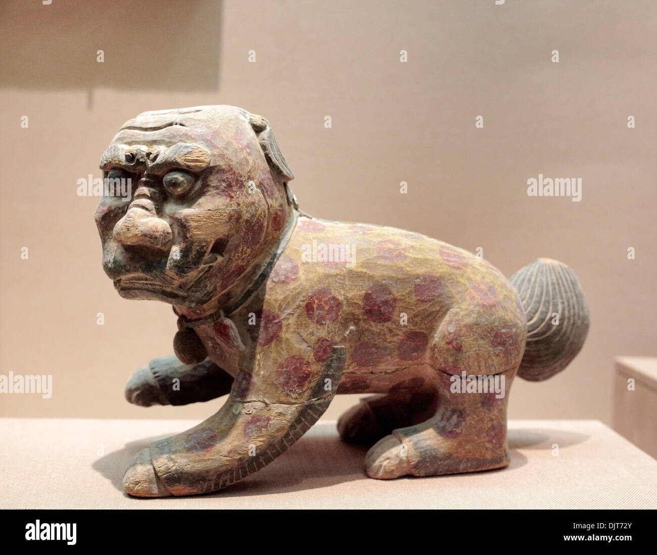 Sculpture en bois de lion, musée de la ville de Dunhuang, Nanjing, province de Gansu, Chine Banque D'Images