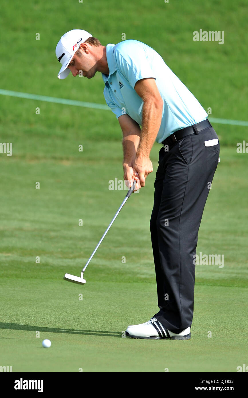 Dustin Johnson est la mise à la 7e green au cours de l'appareil HP Byron Nelson Championship TPC Four Seasons Resort Las Colinas à Irving au Texas (crédit Image : © Patrick Green/ZUMApress.com) Southcreek/mondial Banque D'Images