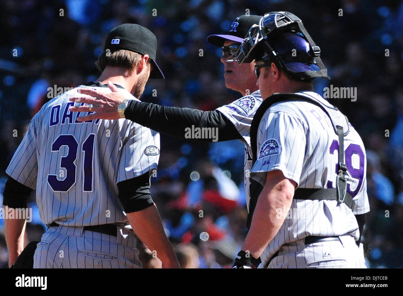 San Francisco, CA : Colorado Rockies' cruche Matt Daley (31) quitte le jeu alors que catcher Paul Phillips (39). (Crédit Image : © Charles Herskowitz/ZUMApress.com) Southcreek/mondial Banque D'Images