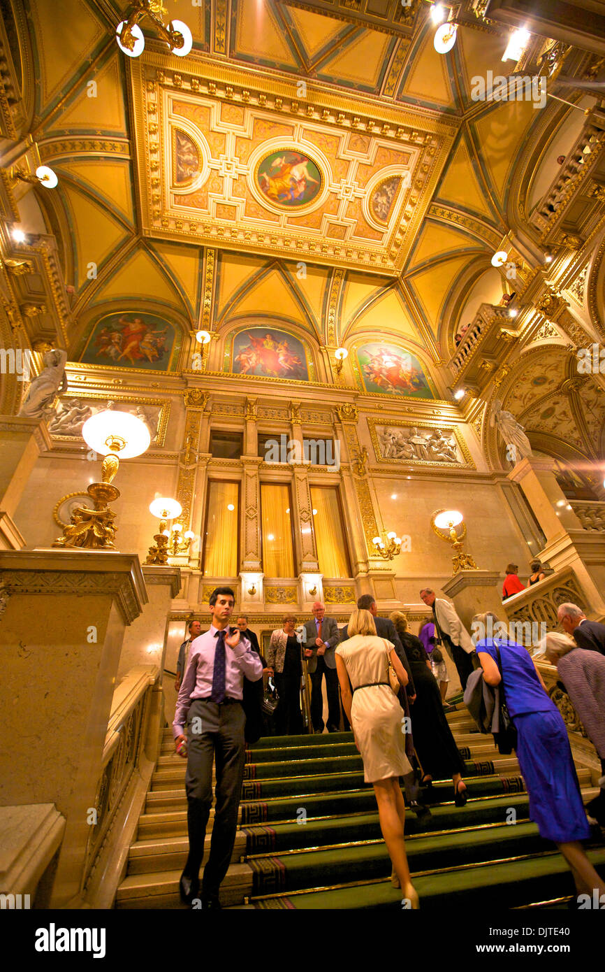 Grand escalier, l'Opéra de Vienne, Vienne, Autriche, Europe Centrale Banque D'Images