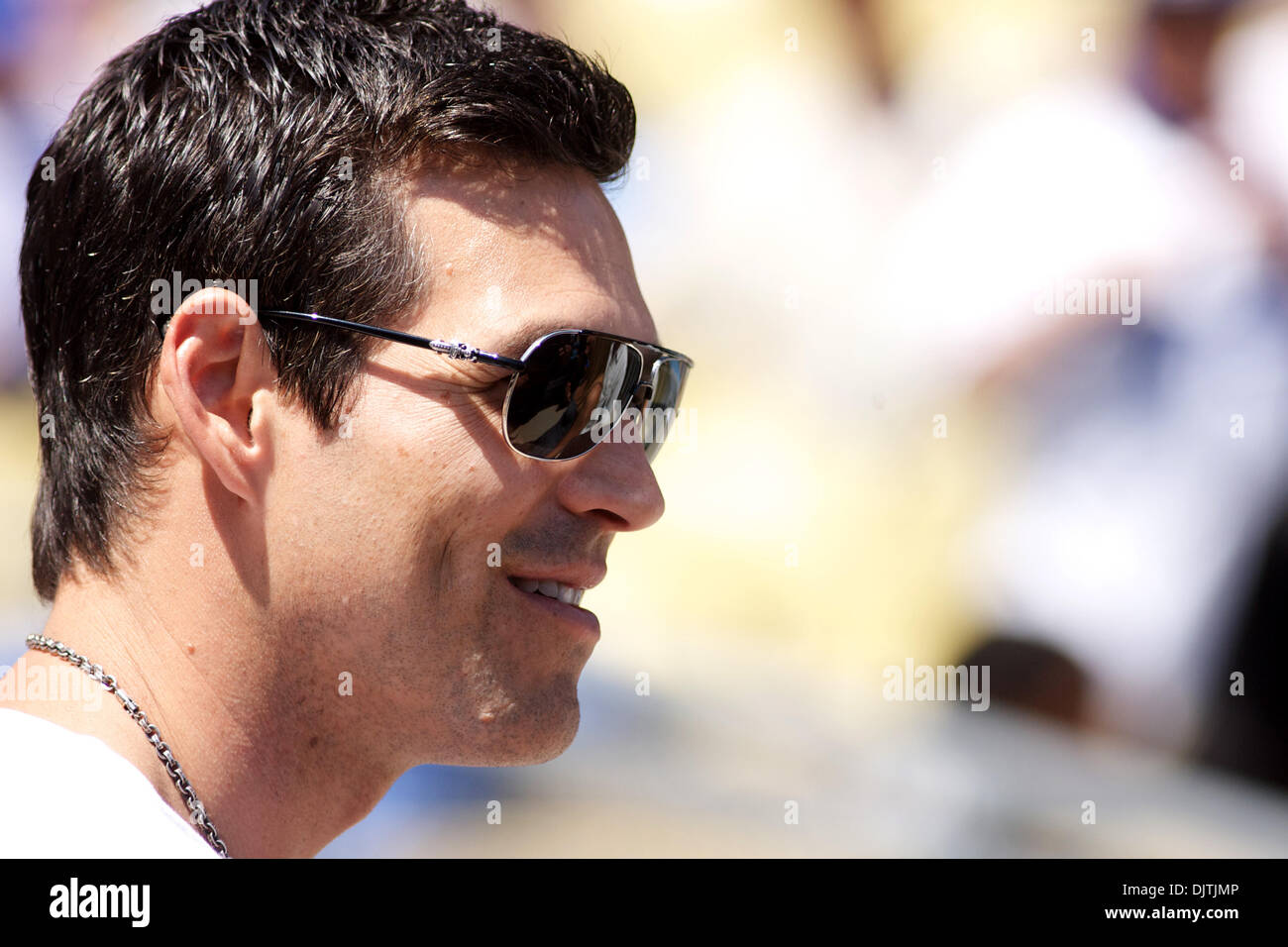 CSI Miami star Eddie Cibrian partage un moment avec certains fans avant le début de l'ouverture à domicile des Dodgers de Los Angeles. Cibrian était là avec sa petite amie LeAnne Rimes. (Crédit Image : © Tony Leon/ZUMApress.com) Southcreek/mondial Banque D'Images CSI Miami star Eddie Cibrian partage un moment avec certains fans avant le début de l'ouverture à domicile des Dodgers de Los Angeles. Cibrian était là avec sa petite amie LeAnne Rimes. (Crédit Image : © Tony Leon/ZUMApress.com) Southcreek/mondial Banque D'Images