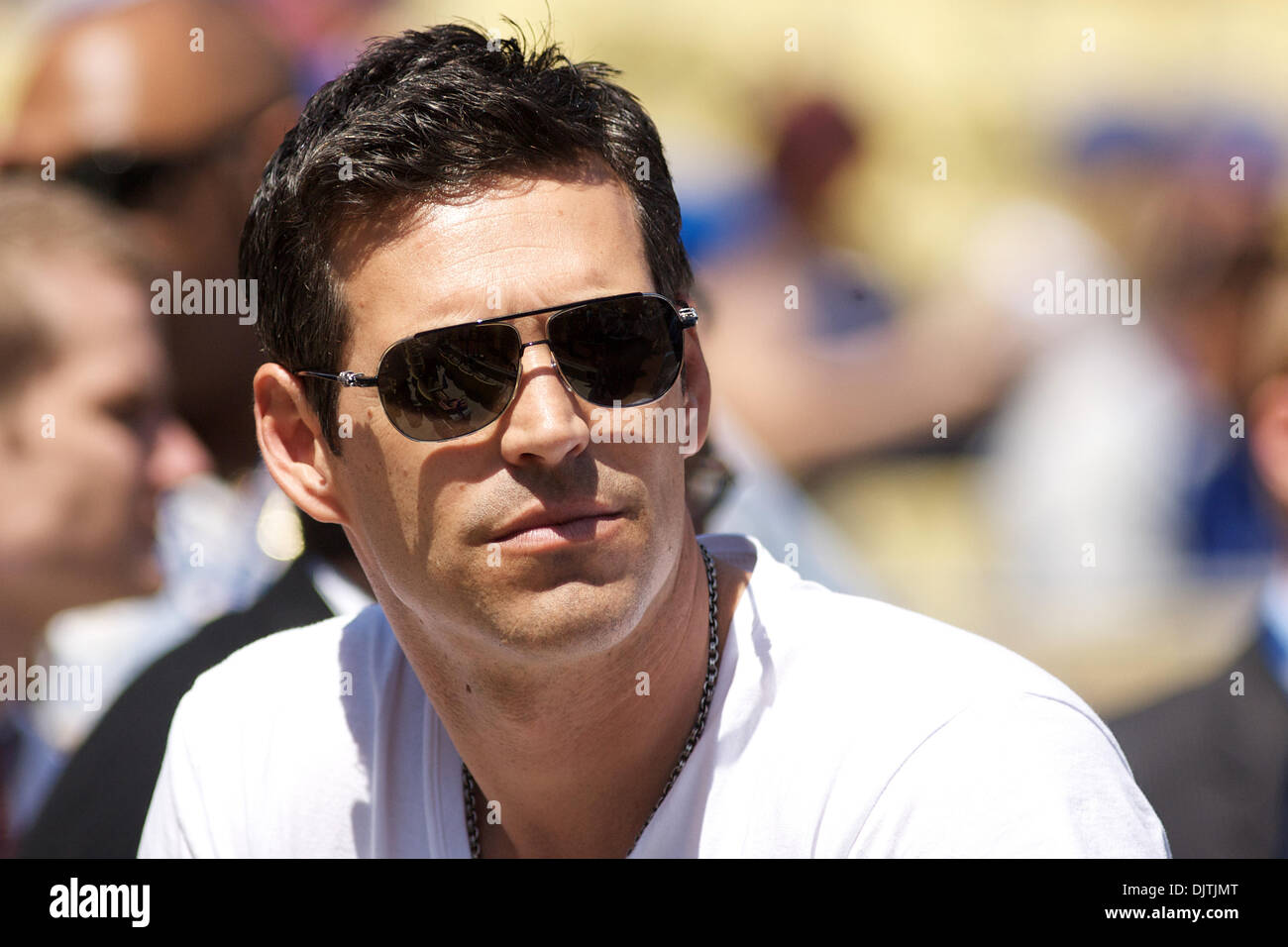 CSI Miami star Eddie Cibrian partage un moment avec certains fans avant le début de l'ouverture à domicile des Dodgers de Los Angeles. Cibrian était là avec sa petite amie LeAnne Rimes. (Crédit Image : © Tony Leon/ZUMApress.com) Southcreek/mondial Banque D'Images CSI Miami star Eddie Cibrian partage un moment avec certains fans avant le début de l'ouverture à domicile des Dodgers de Los Angeles. Cibrian était là avec sa petite amie LeAnne Rimes. (Crédit Image : © Tony Leon/ZUMApress.com) Southcreek/mondial Banque D'Images