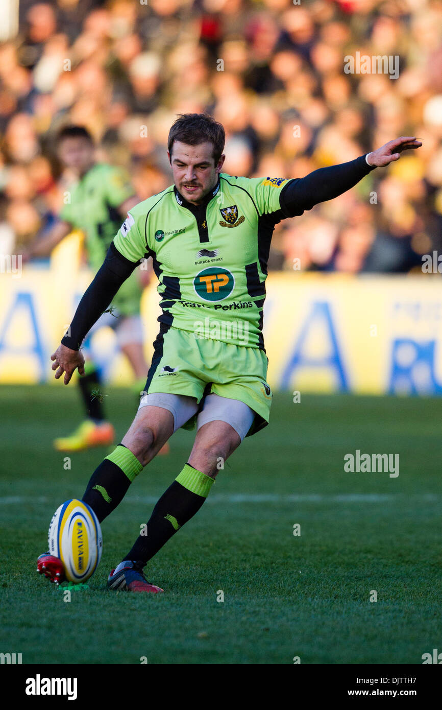 Gloucester, Royaume-Uni. 30Th Nov, 2013. Stephen MYLER (Northampton Saints) un coup de mort au cours de l'Aviva Premiership Rugby Union luminaire entre Worcester Warriors et Northampton Saints de Sixways Stadium, Worcester. Credit : Action Plus Sport/Alamy Live News Banque D'Images