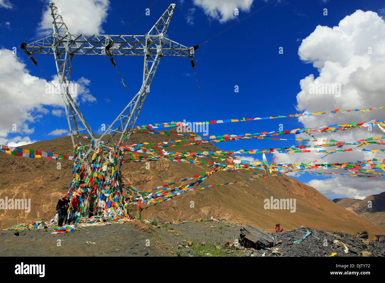 Payeur les drapeaux à Simi La lake, Préfecture de Shigatsé, Tibet, Chine Banque D'Images