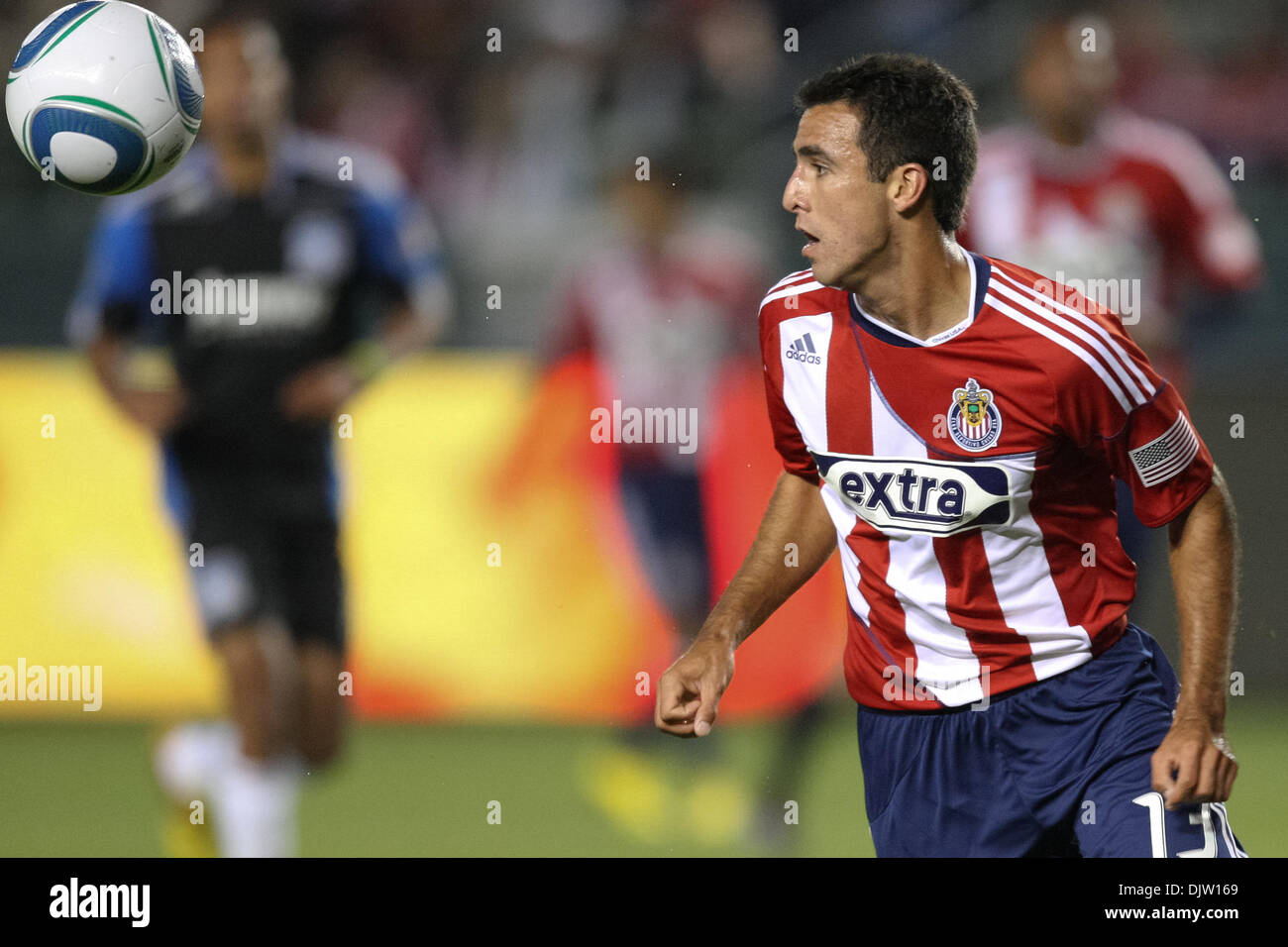 24 avril 2010 : Chivas USA le défenseur # 13 Jonathan Bornstein qui garde ses yeux sur la balle au cours de l'Chivas USA vs les San Jose Earthquakes match au Home Depot Center de Carson, en Californie. Chivas a ensuite battu les tremblements de terre avec un score final de 3-2. Crédit obligatoire : Brandon Parry / Southcreek Global (Image Crédit : © Brandon Parry/ZUMApress.com) Southcreek/mondial Banque D'Images