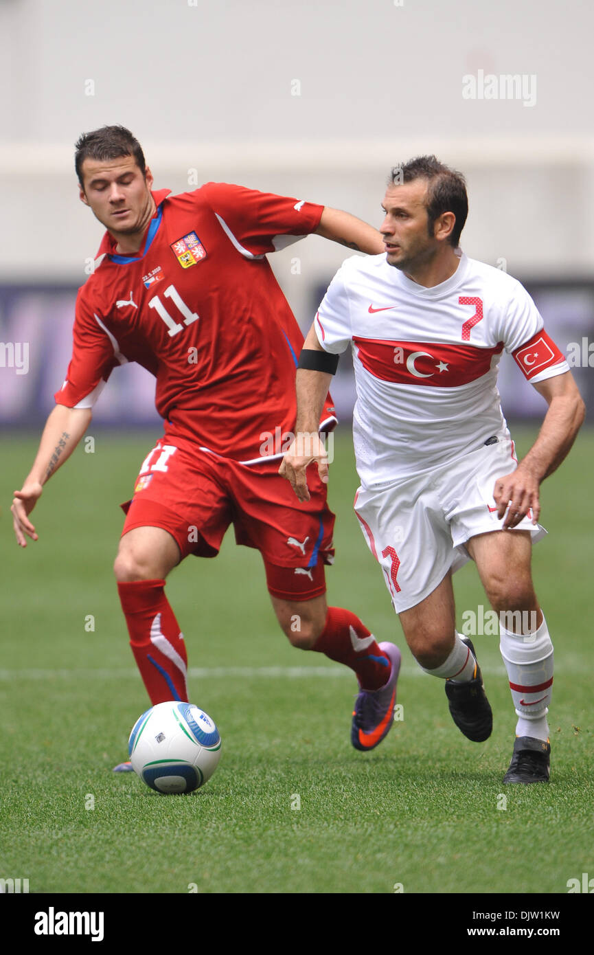 Le milieu de terrain Daniel Pudil République tchèque (11) Turquie batailles defender Okan Bruits de bulles (7) pendant le premier semestre d'action soccer amical entre la Turquie et la République tchèque au Red Bull Arena, Harrison, New Jersey. (Crédit Image : © Vous Schneekloth/global/ZUMApress.com) Southcreek Banque D'Images