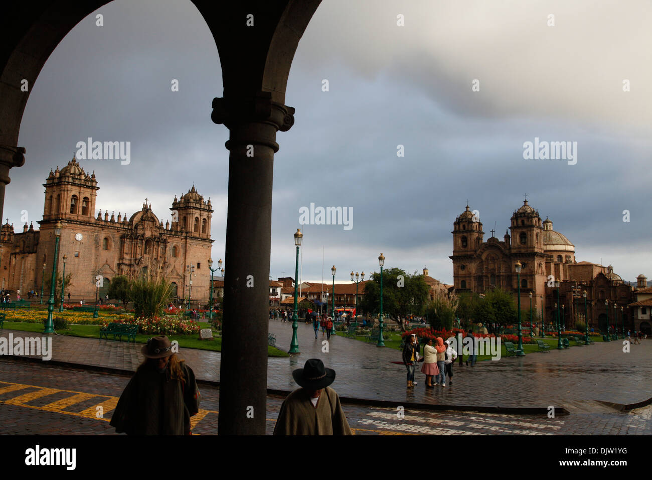 Plaza de Armas avec la Cathédrale et l'Iglesia de la Compania de Jesus church, Cuzco, Pérou. Banque D'Images