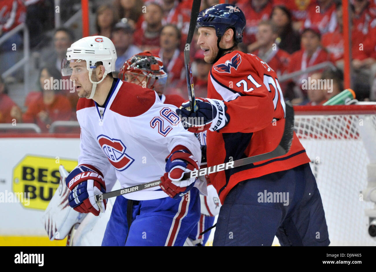 Washington DC, le Verizon Center.Les Capitals de Washington center Brooks Laich # 21, NHL playoffs jeu 5, jeu d'action entre les Canadiens de Montréal à Washington qui mènent la série 3-1 et perdent à la maison 2-1. (Crédit Image : © Roland Pintilie/global/ZUMApress.com) Southcreek Banque D'Images