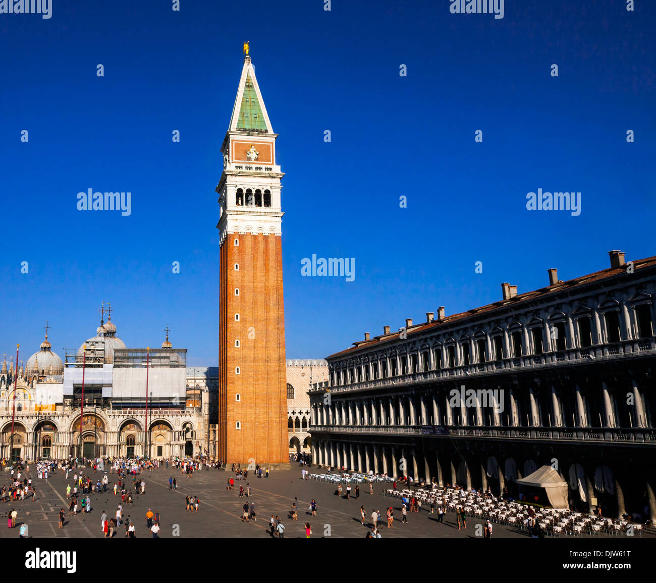 St Mark's Campanile clocher, Piazzetta San Marco, Venice, Veneto, Italie. Banque D'Images