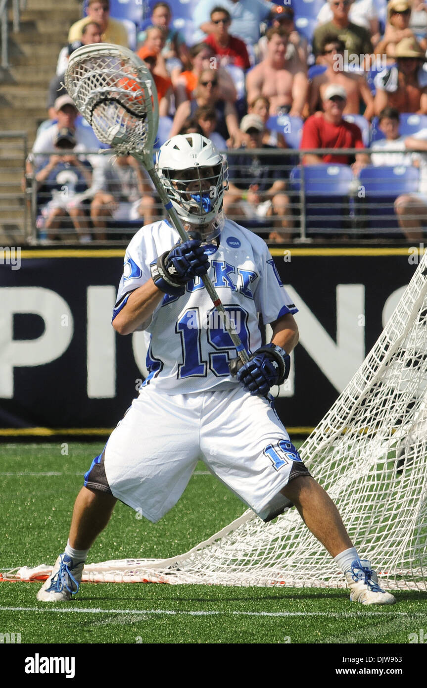 31 Mai 2010 : Duke's Dan gardien Wigrizer (19) recherche un joueur ouvert après avoir fait un arrêt à l'encontre de Notre Dame lors de l'édition 2010 NCAA Division I Mens Lacrosse Championship tenu à M&T Bank Stadium à Baltimore, MD..Crédit obligatoire : Russell Tracy / Southcreek Global (Image Crédit : © Russell Tracy/global/ZUMApress.com) Southcreek Banque D'Images