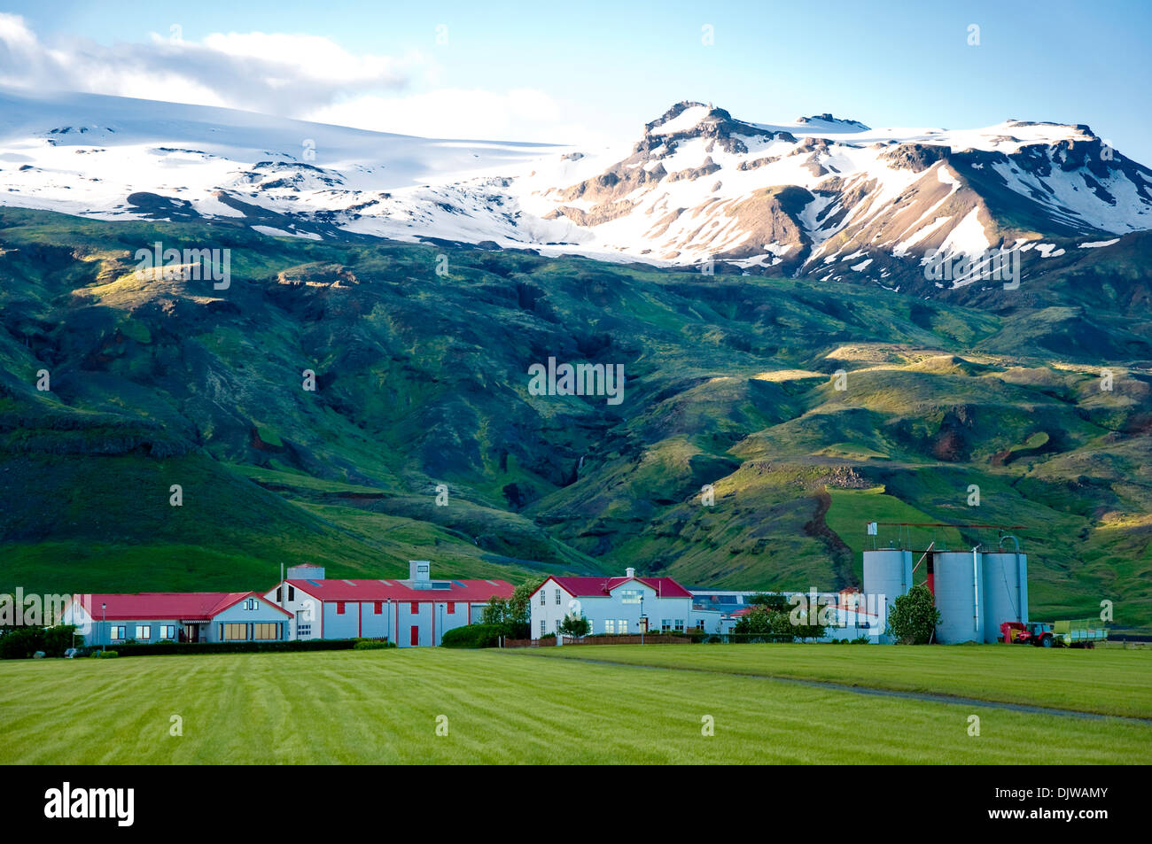 Maison de ferme au bas du volcan Eyjafjallajokull, en Islande Banque D'Images