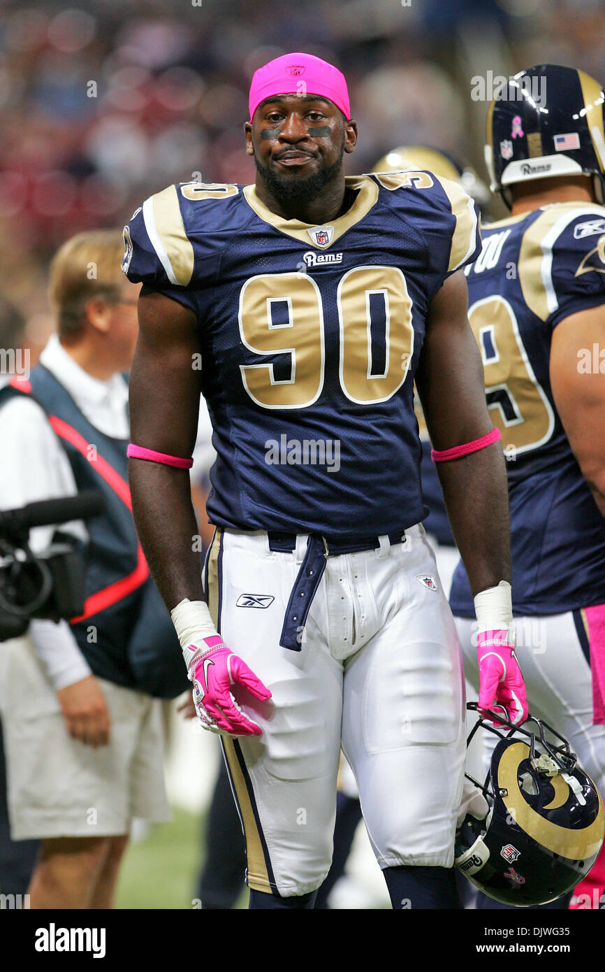 03 octobre, 2010 - Saint Louis, Missouri, United States of America - Saint Louis Rams défensive fin George Selvie (# 90) au cours d'un match entre le Saint Louis Rams et les Seahawks de Seattle à l'Edward Jones Dome à Saint Louis, Missouri. Les Béliers défait Seahawks 20-3. (Crédit Image : © Jimmy Simmons/ZUMApress.com) Southcreek/mondial Banque D'Images