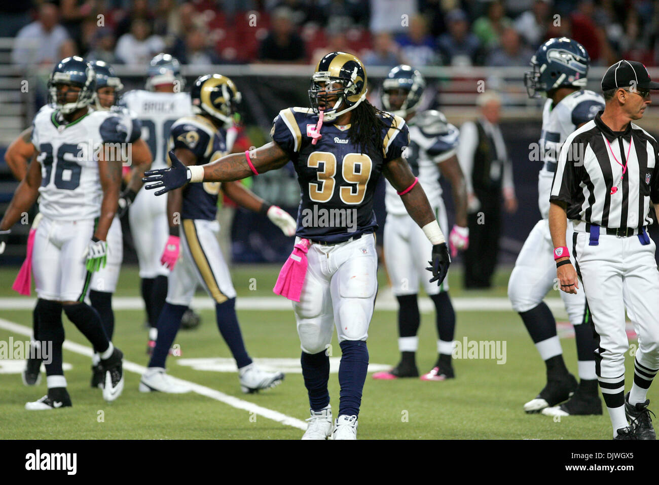 03 octobre, 2010 - Saint Louis, Missouri, United States of America - Saint Louis Rams Running Back Steven Jackson (# 39) au cours d'un match entre le Saint Louis Rams et les Seahawks de Seattle à l'Edward Jones Dome à Saint Louis, Missouri. Les Béliers défait Seahawks 20-3. (Crédit Image : © Jimmy Simmons/ZUMApress.com) Southcreek/mondial Banque D'Images